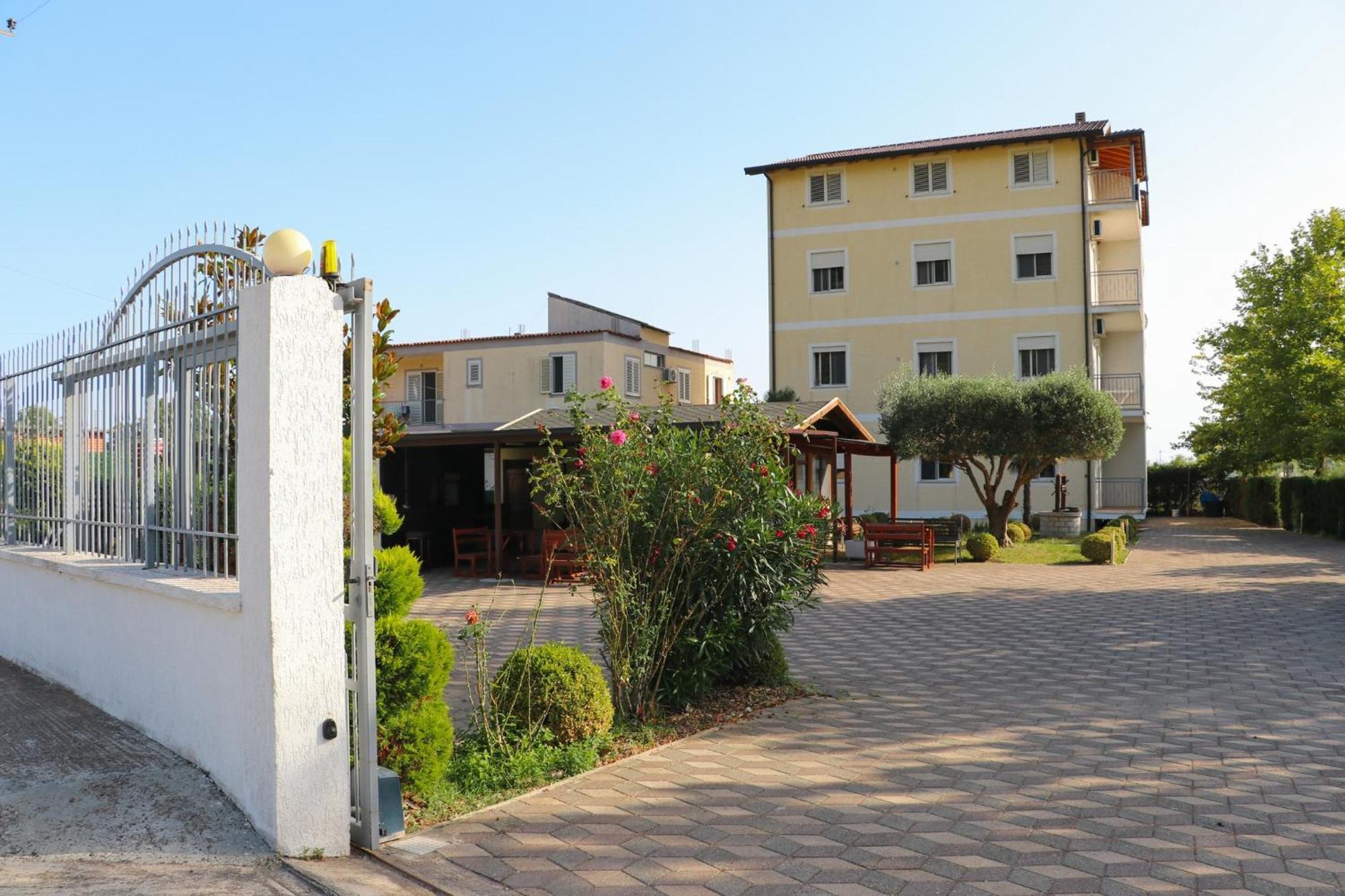 Hotel As Baks-Rrjoll Shkodër Exterior foto